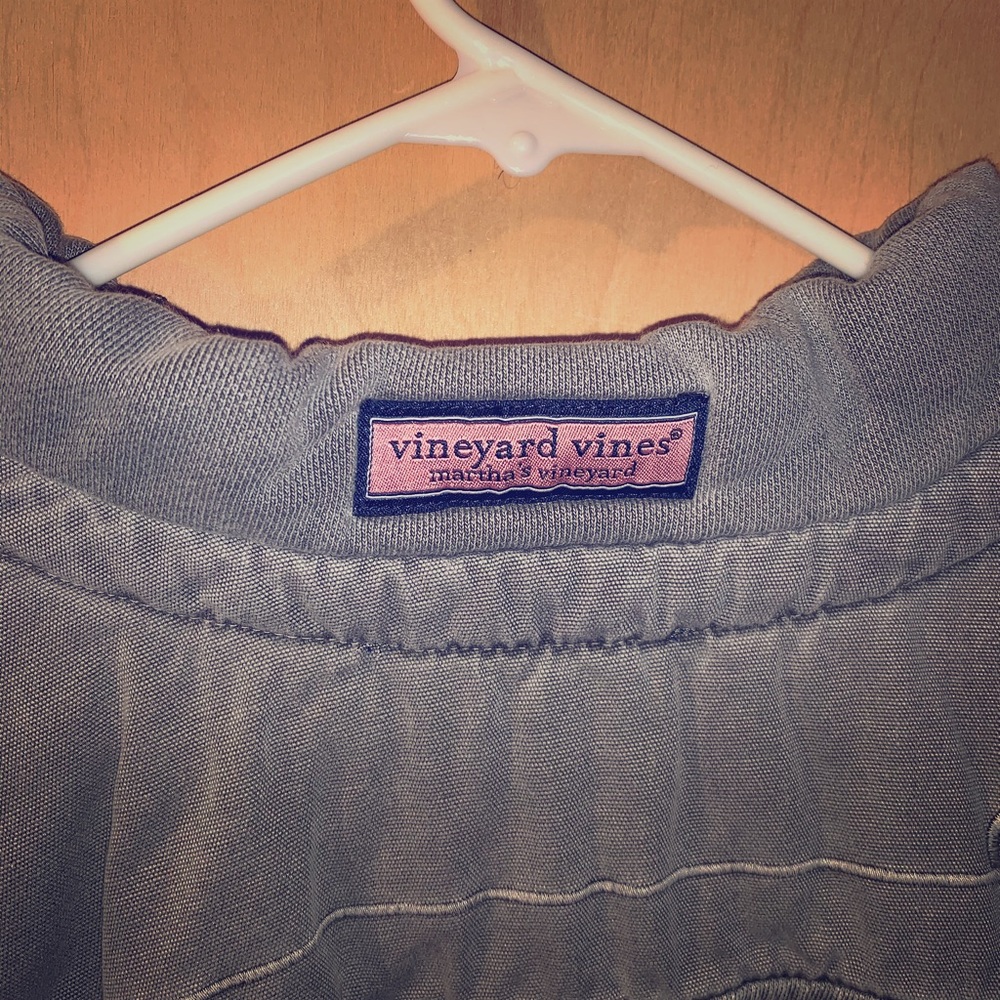 Vineyard vines half zip. Grey and pink cheap!